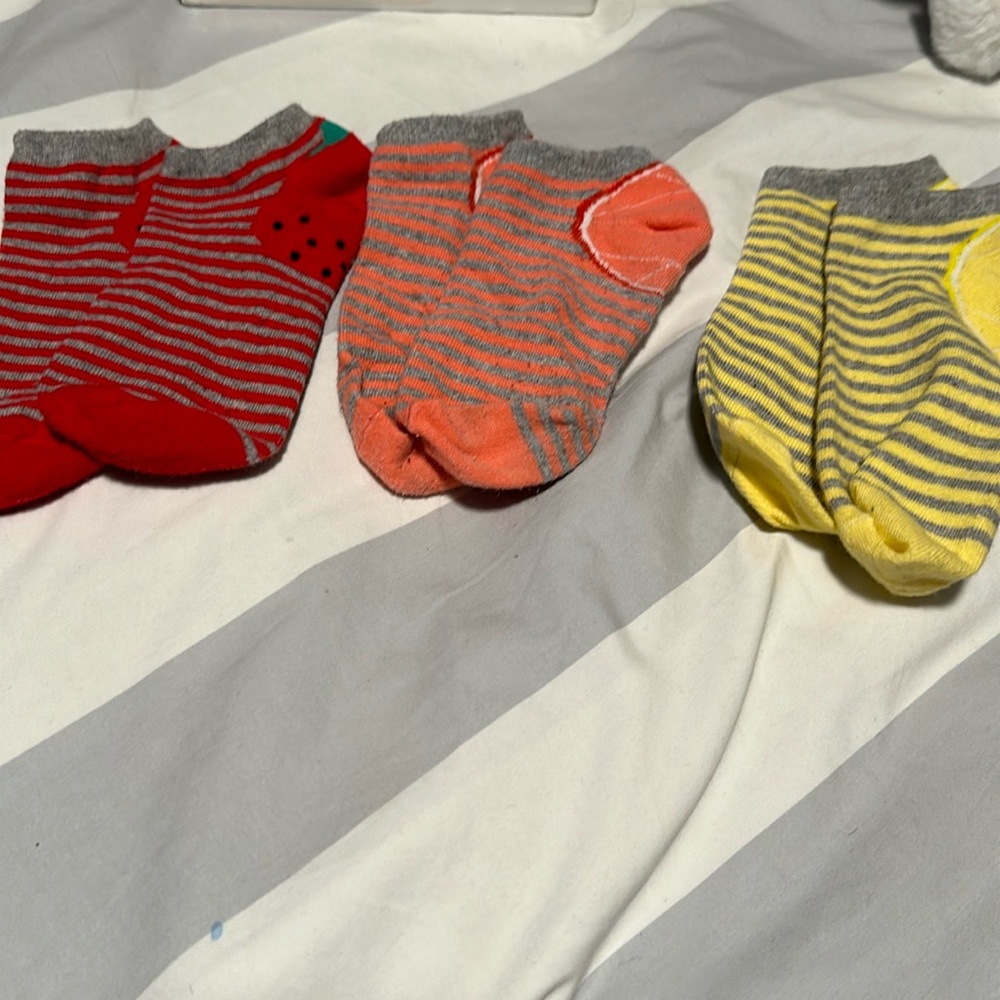 💰BOGO, 1 EQUAL OR LESSER PRICE💰 Fruit Low Socks, 3 Pairs